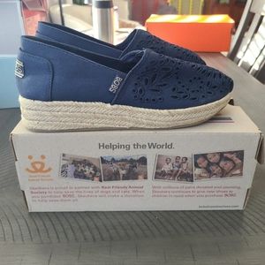 Bob's by skechers slip on cut out wedge espradrilles